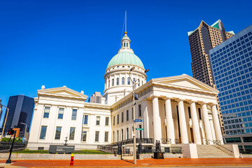 Naklejka premium Old Courthouse at Gateway Arch National Park St Louis
