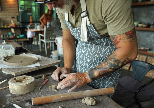 A happy couple makes ceramic plates in a workshop