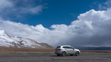 car on the road © 路阳
