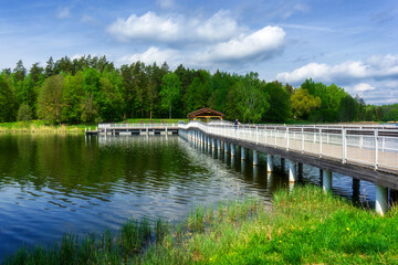 Piękny wiosenny dzień nad Zalewem Czapielówka w Puszczy Knyszyńskiej, Podlasie, Polska © podlaski49