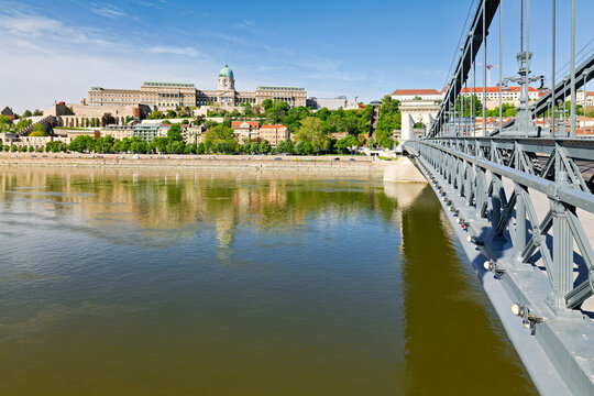Sz&eacute;chenyi Chain Bridge spans the Danube in Budapest