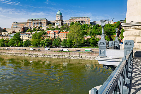 View of Sz&eacute;chenyi Chain Bridge with Buda Castle behind