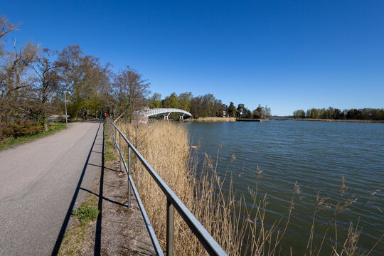walking and cycling path between Espoo and Helsinki