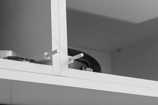 Internal tips installed in the kitchen cabinet, magnetic locking system in the furniture, tip-on 