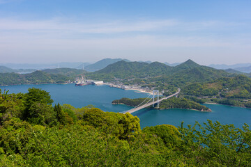 カレイ山展望公園から望む伯方・大島大橋と瀬戸内海の絶景 © ibuki