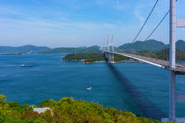 糸山公園から望む来島海峡大橋と瀬戸内海の絶景風景 愛媛県今治市 © ibuki