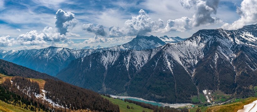 L&rsquo;arrivo della primavera dal belvedere di Viso: dal Monviso a Tour Real, passando dal Pelvo d&rsquo;Elva, Chersogno e Marchisa