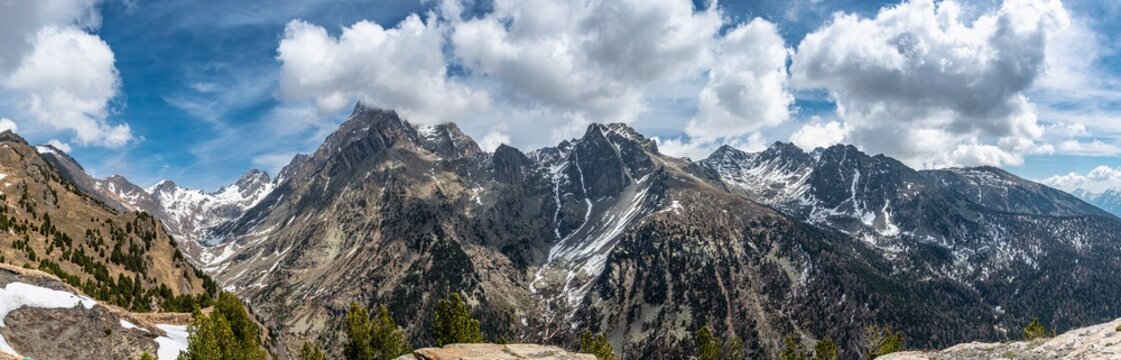L&rsquo;arrivo della primavera dal belvedere di Viso: dal Monviso a Tour Real, passando dal Pelvo d&rsquo;Elva, Chersogno e Marchisa