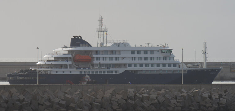 Tenerife, Spain may 10st, 2026 Puerto de Granadilla. MV Hondius expedition cruise ship at sea. Infectious disease response and international health coordination