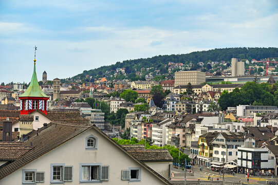 Skyline of Zurich Old Town with Zunfthaus zur Zimmerleuten and Zurichberg hill background