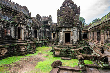 Naklejka premium Inner courtyard and shrines of Banteay Samre Khmer temple, Angkor, Cambodia.