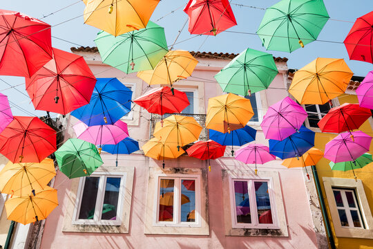 paraguas de colores en Caldas da Rainha