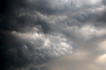 Obraz premium Dramatic Cloud Formation in a Stormy Sky Overhead
