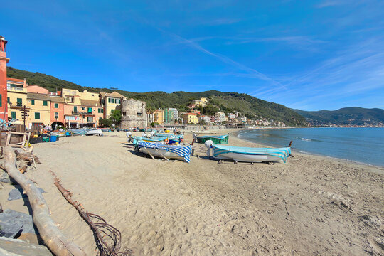 spiaggia a laigueglia in italia