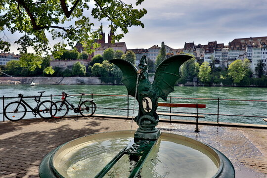 Basiliskenbrunnen in der Rheingasse in Basel 