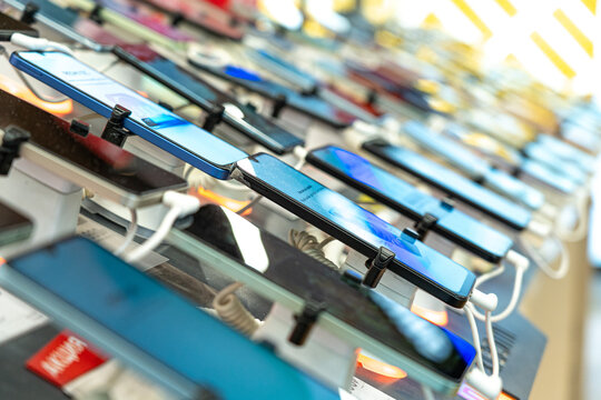 A Vibrant Display of Various Smartphones Showcasing Modern Technology and Design in a Retail Environment