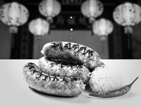 Grilled northern Thai sai ua sausages served with sticky rice and chil