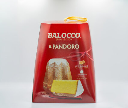 Balocco il Pandoro traditional Italian panettone cake packaging closeup.