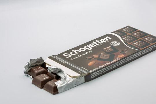 Schogetten Originals dark chocolate bar with individual pieces closeup.