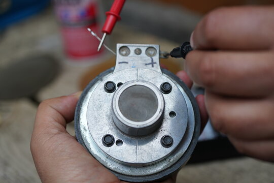 testing a speaker sound driver
