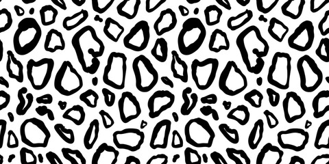 Seamless pattern black spots wild skin, drawing of jaguar, cheetah, leopard skin black isolated on white © Senaysky