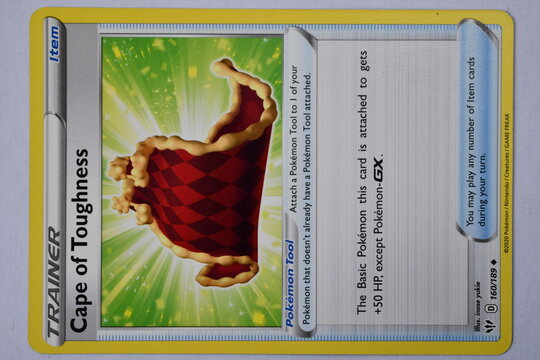 Pok&eacute;mon Trading Card, Sword and Shield, Darkness Ablaze, Cape of Toughness.