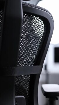 Modern ergonomic office chair featuring a breathable mesh backrest and adjustable headrest designed for comfort and professional work environments