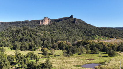 Obraz premium Scenic View of Nimbin Rocks and Lush Greenery in Australia
