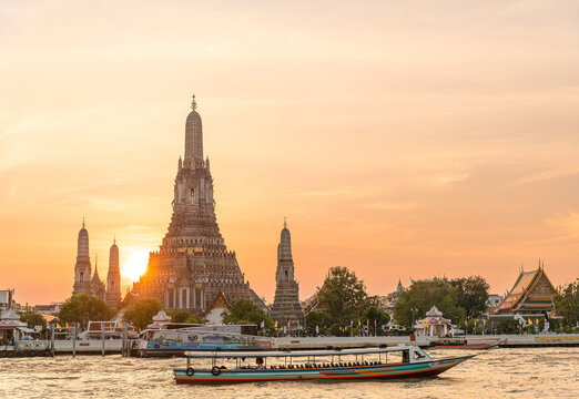 tourist attractions in the city park of Bangkok City, 
The most beautiful Viewpoint Wat Arun,Buddhist temple in Bangkok, Thailand 