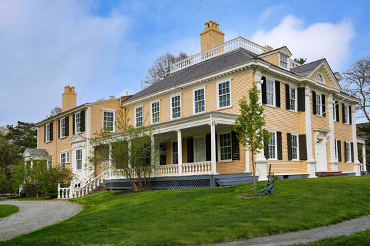 Historic Mansion in Cambridge Massachusetts built in 1700s, Longfellow House&ndash;Washington's Headquarters National Historic Site