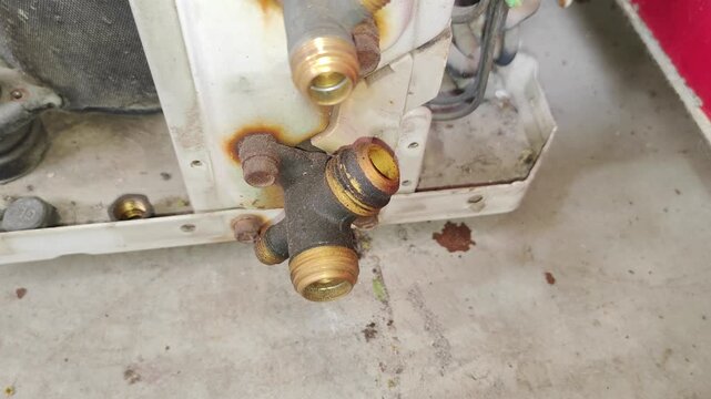 AC Outdoor Unit Service Valve with Oil Leak and Rust &ndash; Air Conditioner Maintenance