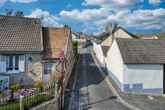 Marolles-sur-Seine is a French town and commune, in the &Icirc;le-de-France region, Seine-et-Marne department, in the district of Provins and canton of Montereau-Fault-Yonne.