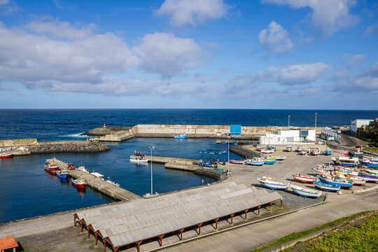port of Rabo de peixe S&atilde;o Miguel A&ccedil;ores Portugal 