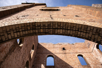 Obraz premium Historic Brick Ruins Against Blue Sky