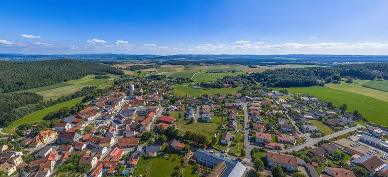 Die Marktgemeinde Stamsried im oberpf&auml;lzer  Landkreis Cham in Ostbayern aus der Vogelperspektive