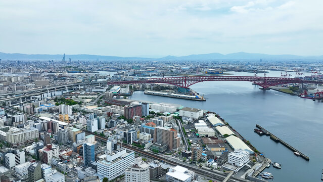 都市と道路のドローン空撮
