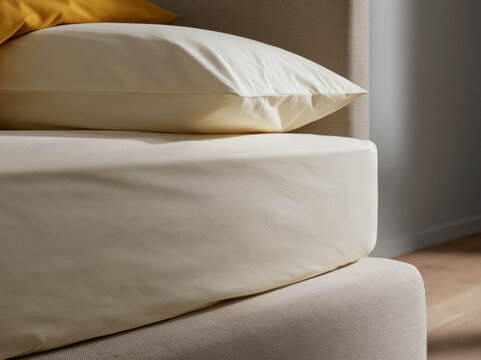 Percale Cotton Fitted Sheet Packshot Side Photo Bed Zoom Corner Photo