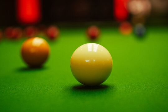 Snooker table with balls focused on white ball