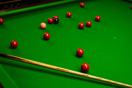 Snooker table with balls and snooker cue
