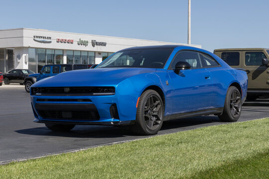 Dodge Charger Scat Pack (ICE). Dodge offers the Charger with a 3.0L Twin Turbo SIXPACK HO 6-Cylinder gas engine. MY:2026