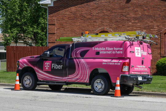 T-Mobile Fiber Installation crew. Metronet has joined T-Mobile and is now part of their T-Mobile Fiber Home Internet service.