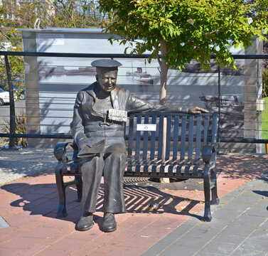 VICTORIA BC CANADA: The "VETERAN SAILOR" by Nathan Scott, This statue is of John Mason who enrolled in the Royal Canadian Navy Volunteer Reserve at age 18 in 1942.as a Stoker 2nd Class.
