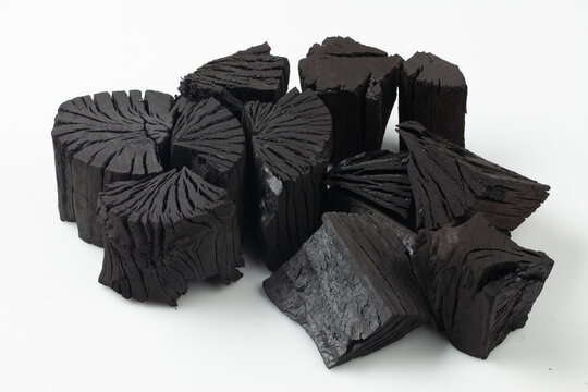 숯은 참나무 따위를 구워서 만든 숯.
Charcoal is charcoal made by burning oak wood, etc.
