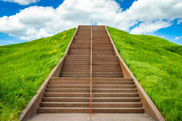 Obraz premium Steps Leading to Monks Mound at Cahokia Mounds State Historic Site Illinois