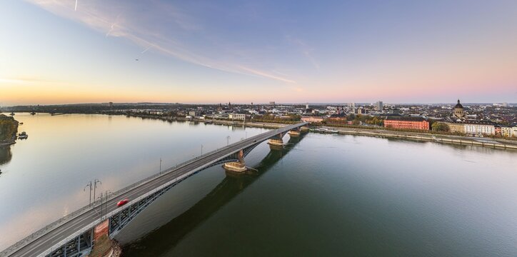 Pastel sunrise panorama of Theodor Heuss Bridge in Mainz