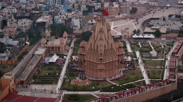 Aerial view of Somnath Temple in Gujarat, India, showcasing the grand coastal shrine dedicated to Lord Shiva. The image highlights the temple&rsquo;s majestic architecture and the Arabian Sea.