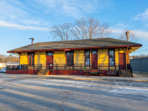 Bedford Depot and Budd Rail Diesel Car RDC #6621 on Loomis Street in historic town center of Bedford, Massachusetts MA, USA. 