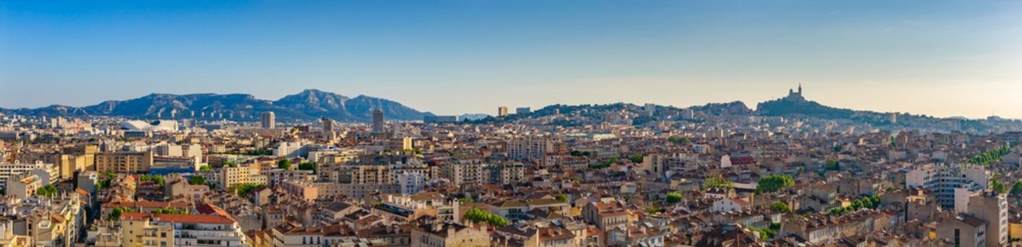 Vue a&eacute;rienne panoramique de Marseille, Notre Dame de la Garde, les collines et le stade