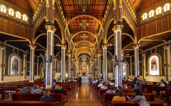 Interior view, Bas&iacute;lica de Nuestra Se&ntilde;ora de Los &Aacute;ngeles, Cartago, Costa Rica