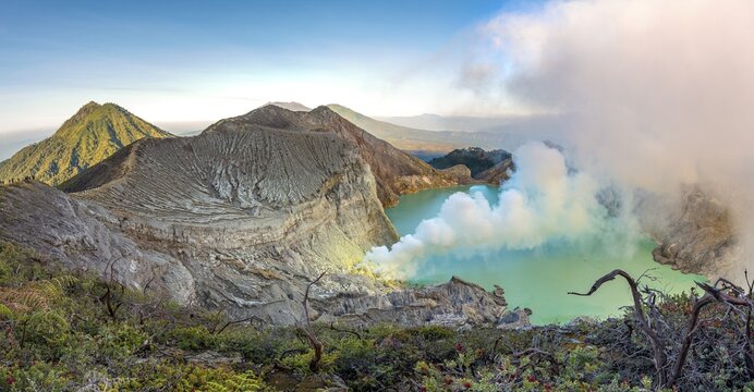 Volcano Kawah Ijen, volcanic crater with crater lake and steaming vents, morning light, Banyuwangi, Sempol, Jawa Timur, Indonesia